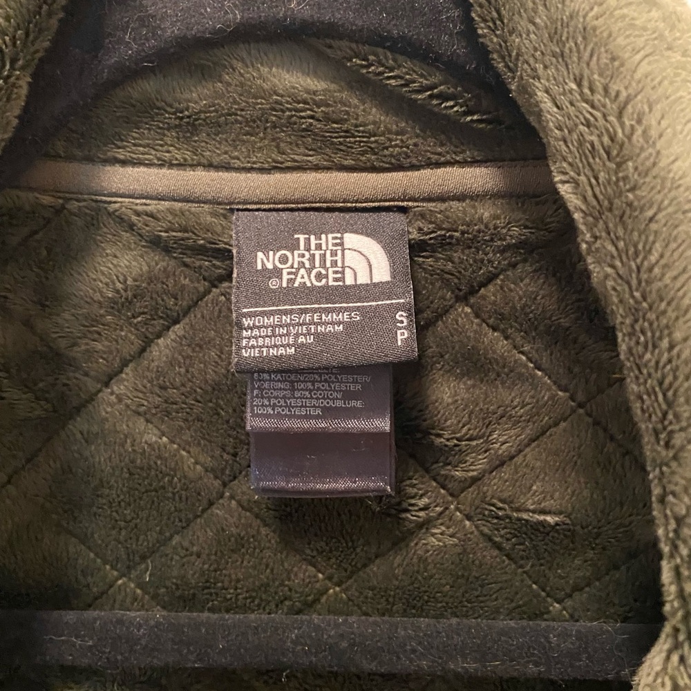 The North Face Green Jacket with Quilted Design - Picture 8 of 12